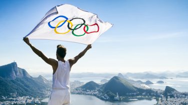 今のオリンピック旗は3代目？開催都市に引き継がれるオリンピック旗の秘密
