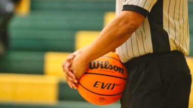 バスケットボール審判の役割とは？必要な資格や大事な4原則を解説！